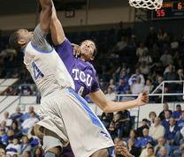 Scout重返赛场，首场状态出色，勇士观众沸腾！